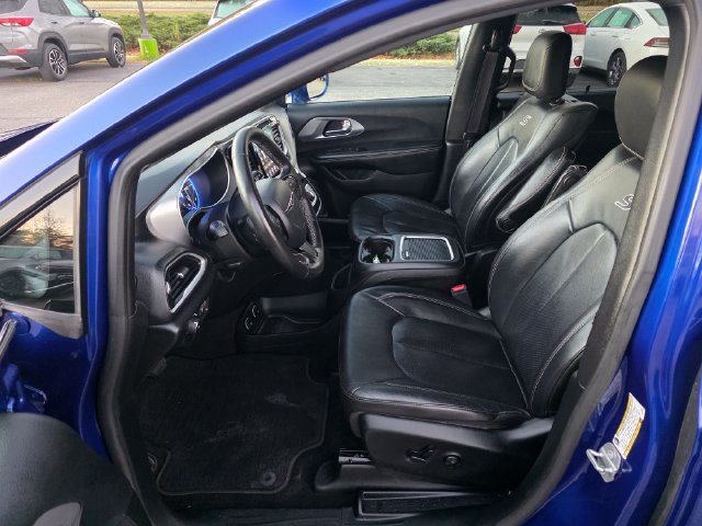 Used 2020 Chrysler Pacifica Touring-L Plus FWD image 16