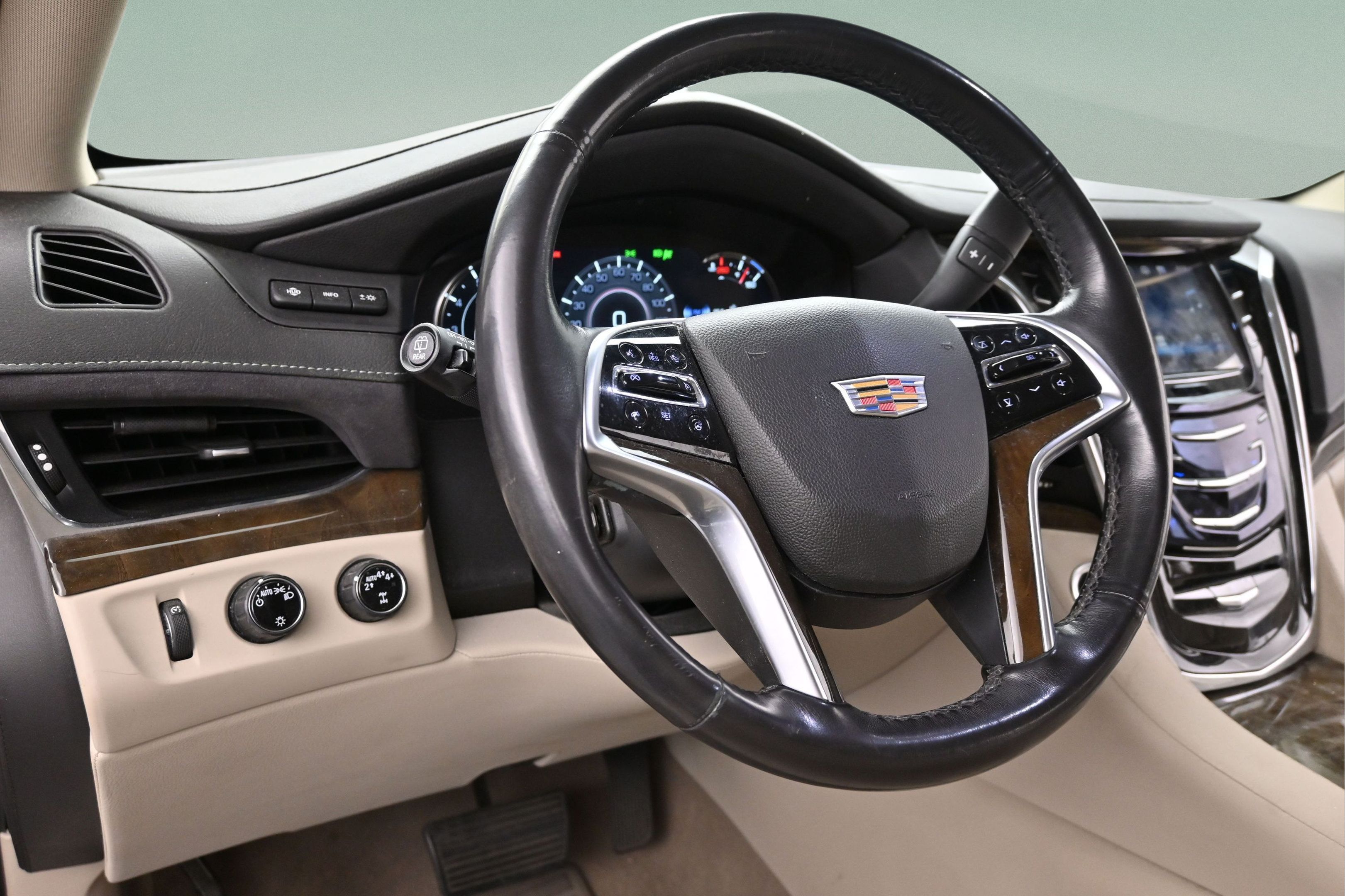 Used 2019 Cadillac Escalade Luxury w/ LPO, Radiant Package AWD/4WD image 13