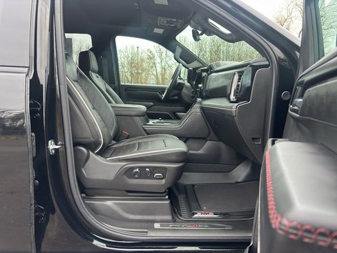 Used 2025 GMC Sierra 2500 AT4X image 13