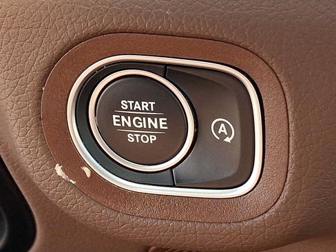 Used 2024 Mercedes-Benz GLS 450 4MATIC image 25