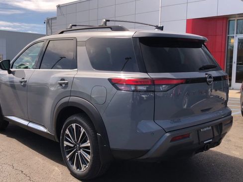 New 2026 Nissan Pathfinder Platinum image 5