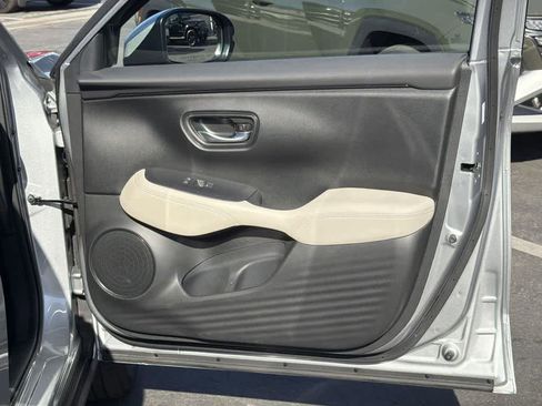 Used 2025 Honda HR-V LX image 32