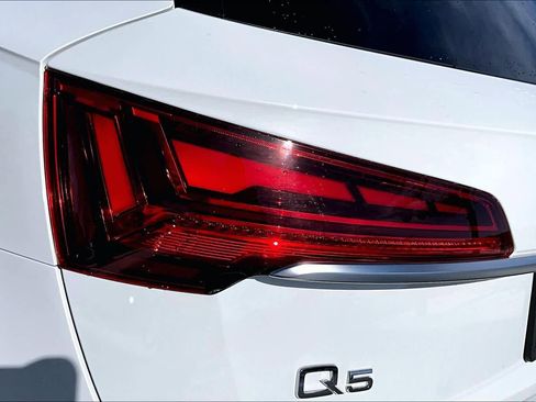 Used 2021 Audi Q5 Premium image 29