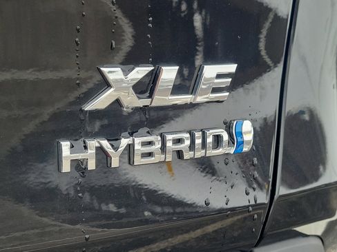 Used 2020 Toyota RAV4 XLE image 7