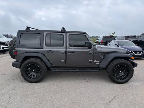 Used 2019 Jeep Wrangler Unlimited Sport S AWD/4WD image 17