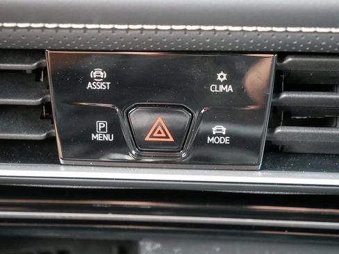 Certified 2026 Volkswagen Atlas Cross Sport SE AWD/4WD image 33