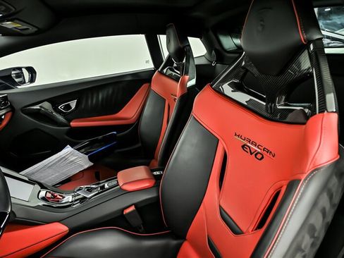 Used 2021 Lamborghini Huracan EVO RWD image 17