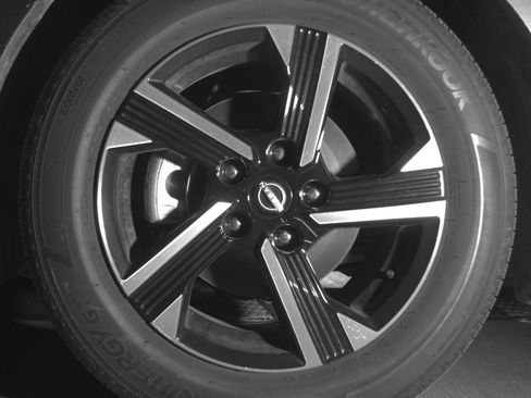 Used 2025 Nissan Sentra SV FWD image 11