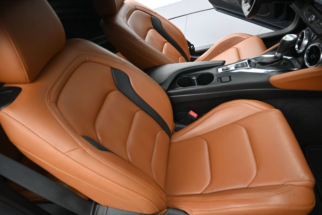Used 2020 Chevrolet Camaro LT w/ Technology Package RWD image 11