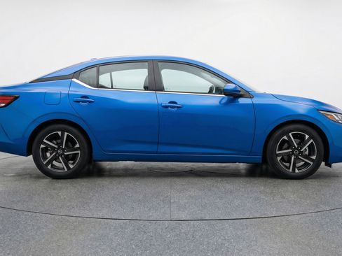 Used 2025 Nissan Sentra SV image 11
