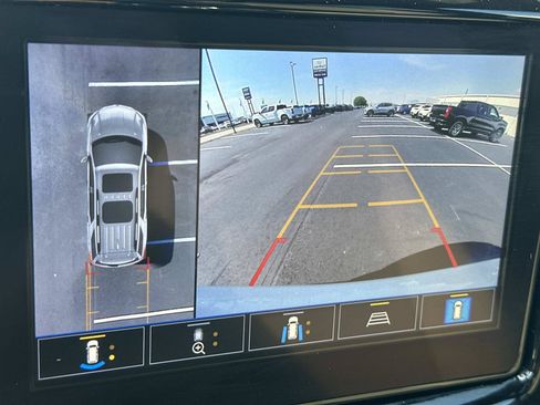 Certified 2023 Chevrolet Traverse LT w/ LT Premium Package AWD/4WD image 30