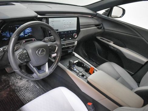 Used 2025 Lexus RX 350 w/ Convenience Package image 18