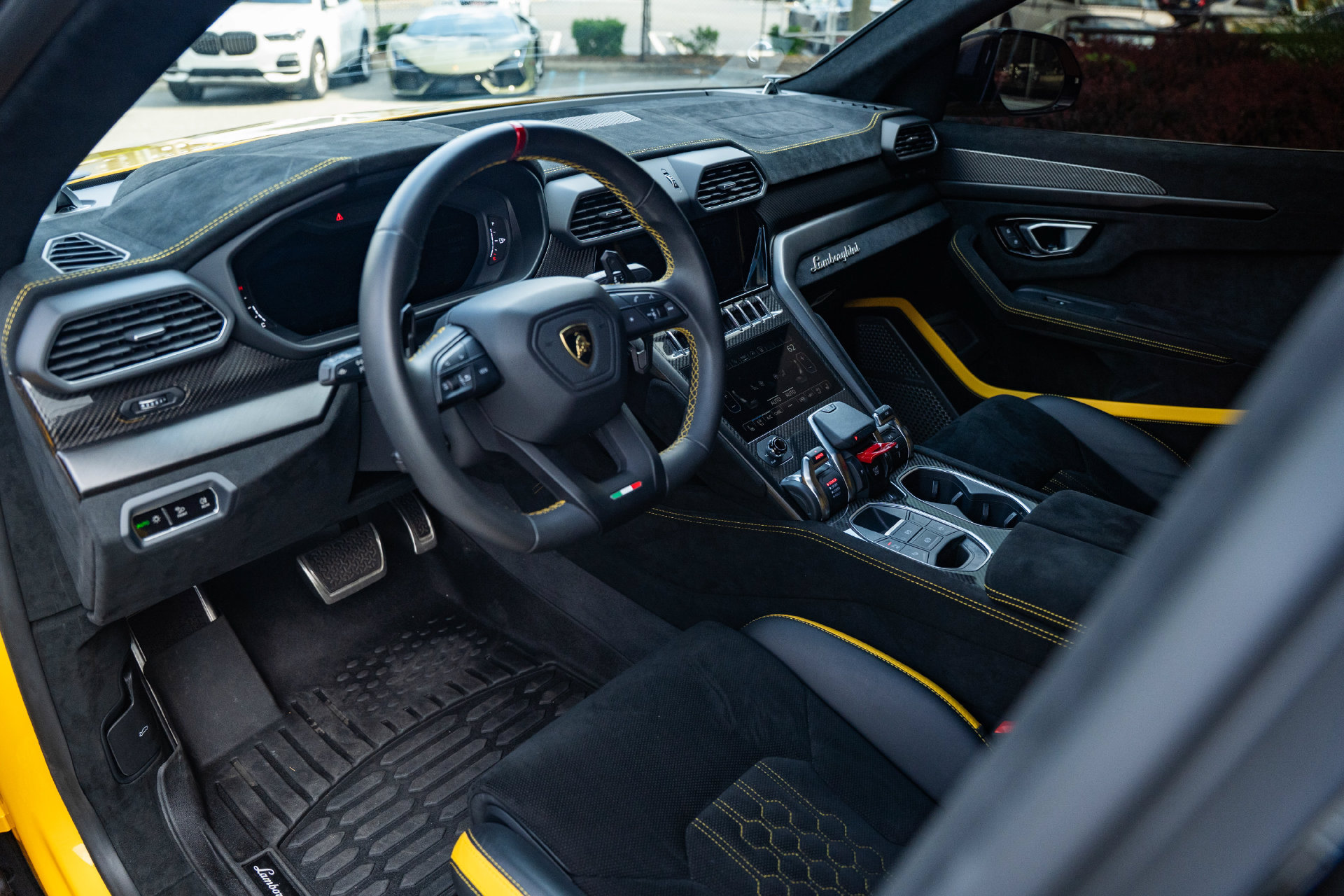 Used 2024 Lamborghini Urus Performante AWD/4WD image 18