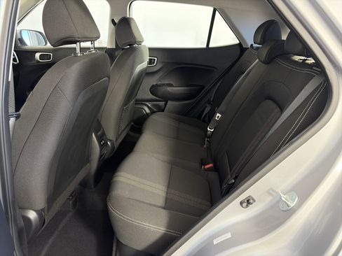 Used 2025 Hyundai Venue SEL FWD image 7