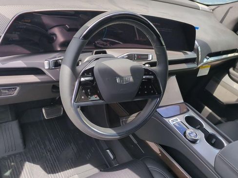 New 2026 Cadillac Vistiq Luxury w/ LPO, Floor Liner Package AWD/4WD image 6