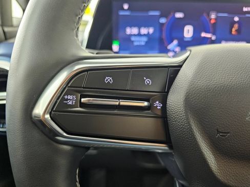 Used 2026 Chevrolet Equinox EV LT FWD image 22