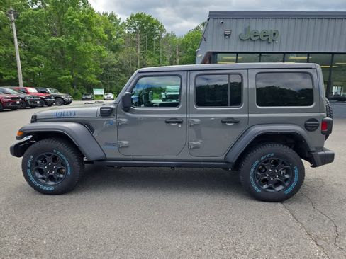 Used 2023 Jeep Wrangler Unlimited w/ Sun & Screen Package AWD/4WD image 7