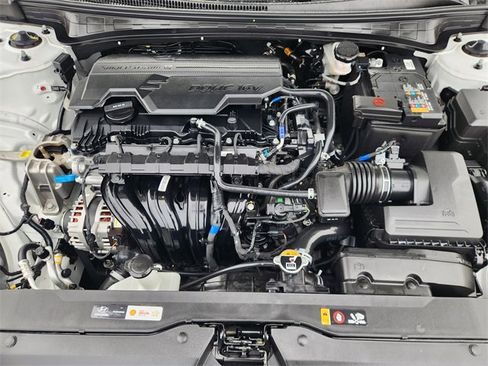 Used 2025 Hyundai Elantra SEL image 31