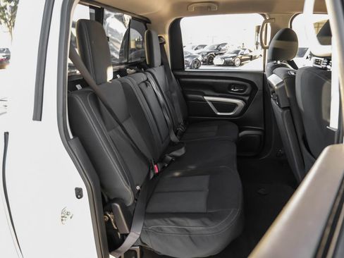 Used 2017 Nissan Titan SV image 34