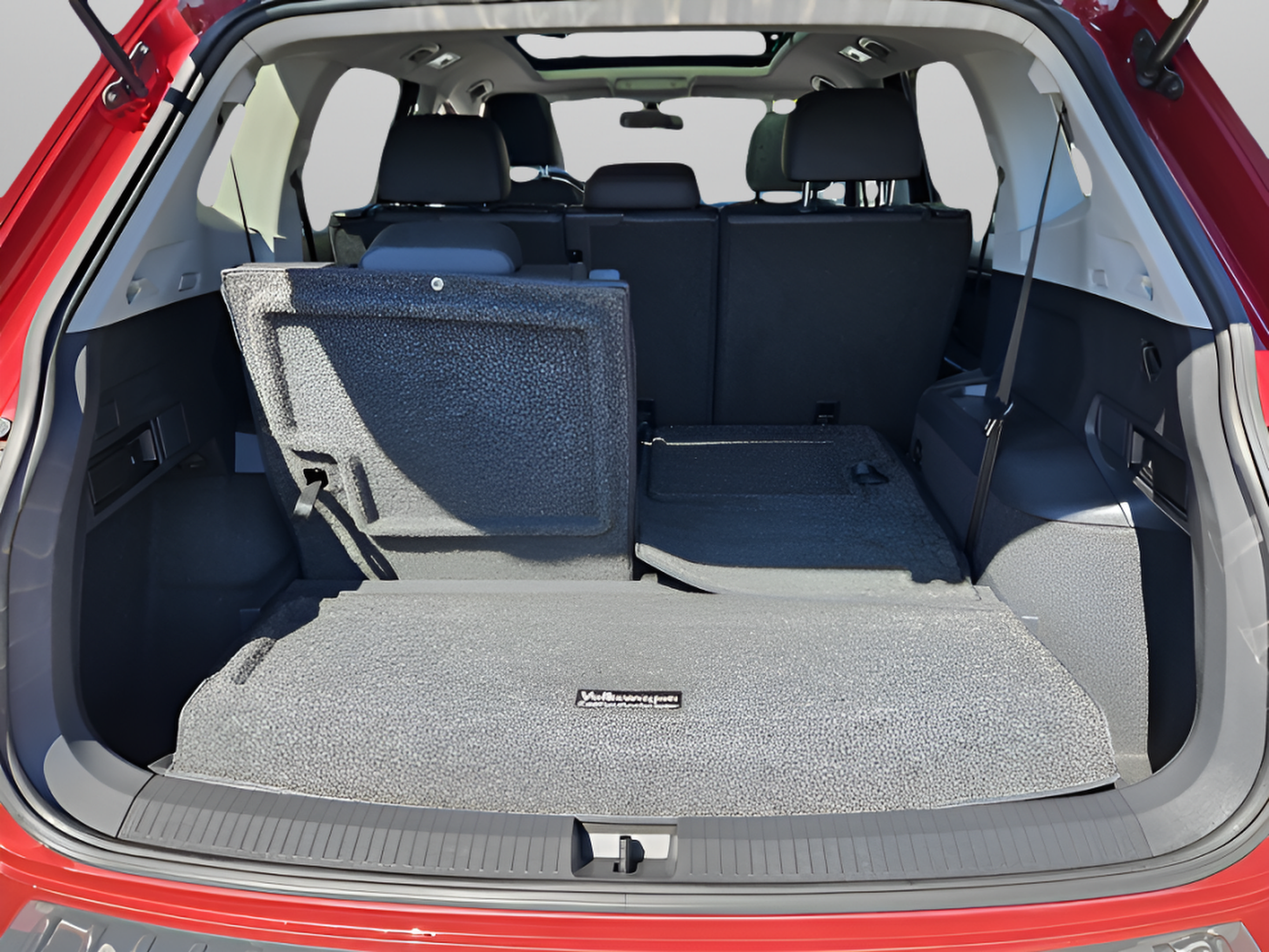 Used 2019 Volkswagen Tiguan SE w/ Panoramic Sunroof Package FWD image 28