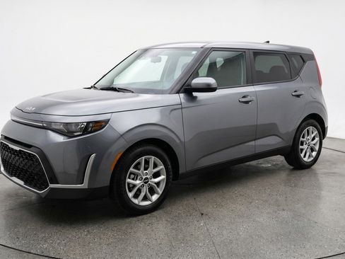 Used 2025 Kia Soul LX w/ LX Technology Package FWD image 3