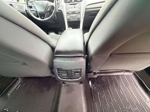 Used 2018 Ford Fusion SE FWD image 24