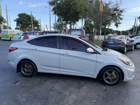 Used 2015 Hyundai Accent GLS image 9
