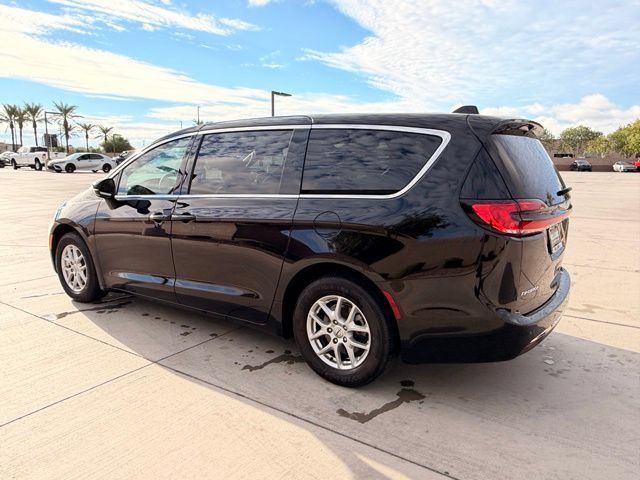 Certified 2025 Chrysler Pacifica Select FWD image 8