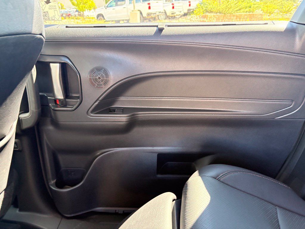 Used 2026 Toyota Sienna Platinum AWD/4WD image 25