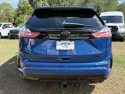Certified 2022 Ford Edge SE w/ Black Appearance Package AWD/4WD image 5