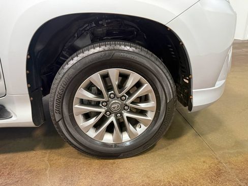 Used 2017 Lexus GX 460 Luxury AWD/4WD image 90