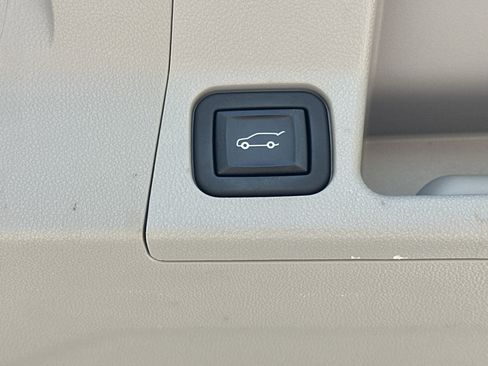 Used 2020 GMC Acadia SLT w/ Driver Alert Package II FWD image 19