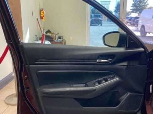 Used 2025 Nissan Altima 2.5 SV FWD image 18