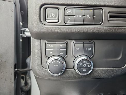 Used 2024 GMC Yukon SLT image 25