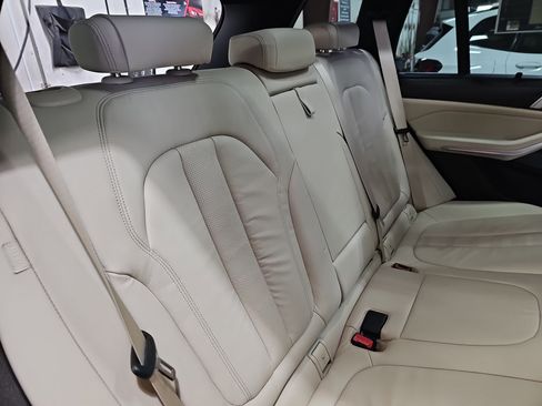 Used 2019 BMW X5 xDrive50i w/ Executive Package image 12