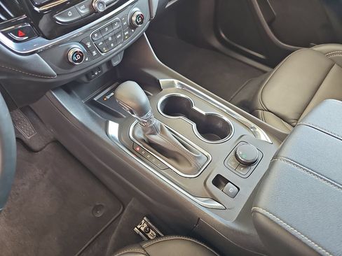 Certified 2023 Chevrolet Traverse LT FWD image 30