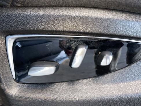 Used 2019 Cadillac Escalade Luxury image 22