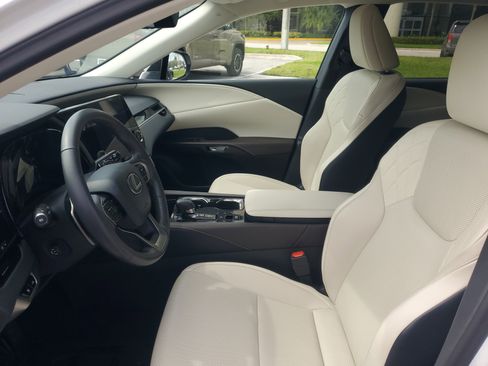 Used 2024 Lexus RX 350 FWD w/ Technology Package image 19
