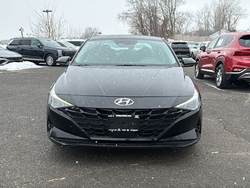 Used 2023 Hyundai Elantra SEL w/ Convenience Package image 2