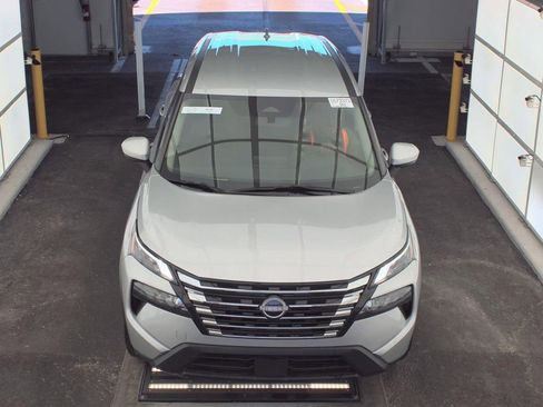 Used 2024 Nissan Rogue SV image 1