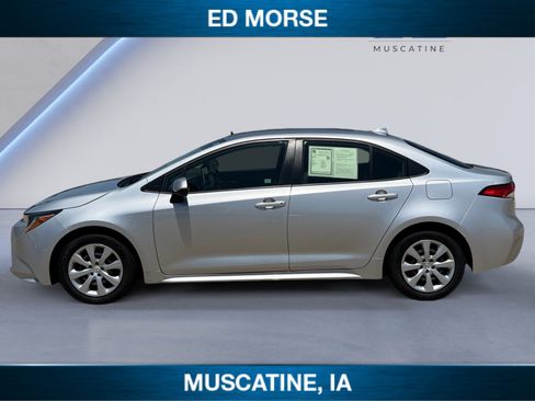 Used 2021 Toyota Corolla LE FWD image 2