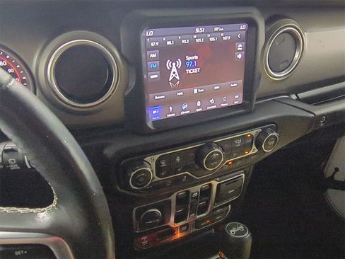 Certified 2018 Jeep Wrangler Unlimited Rubicon image 27