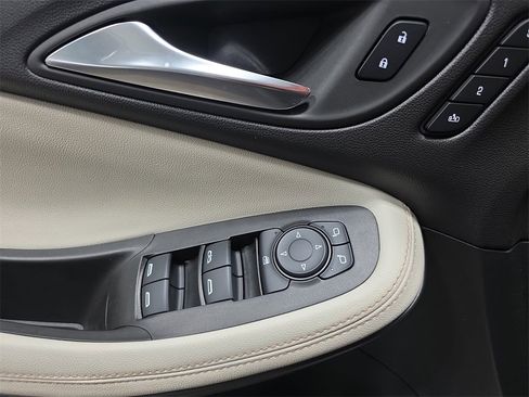 Used 2024 Buick Encore GX Avenir w/ Avenir Convenience Package image 28