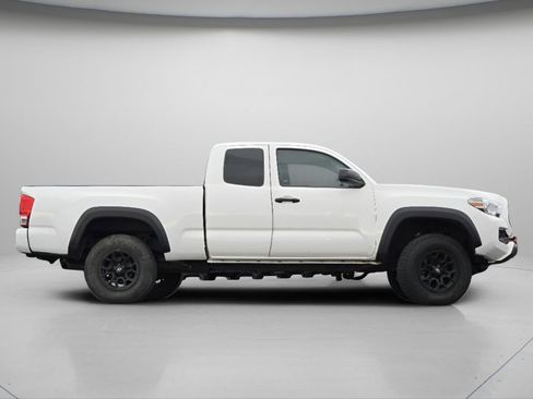 Used 2022 Toyota Tacoma SR image 28