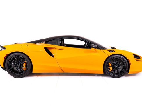 Used 2024 McLaren Artura image 6