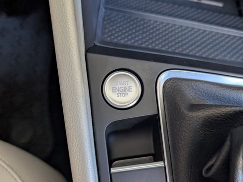 Used 2025 Volkswagen Jetta SE w/ Sunroof Package FWD image 33