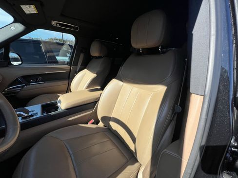 Certified 2024 Land Rover Range Rover SE image 17