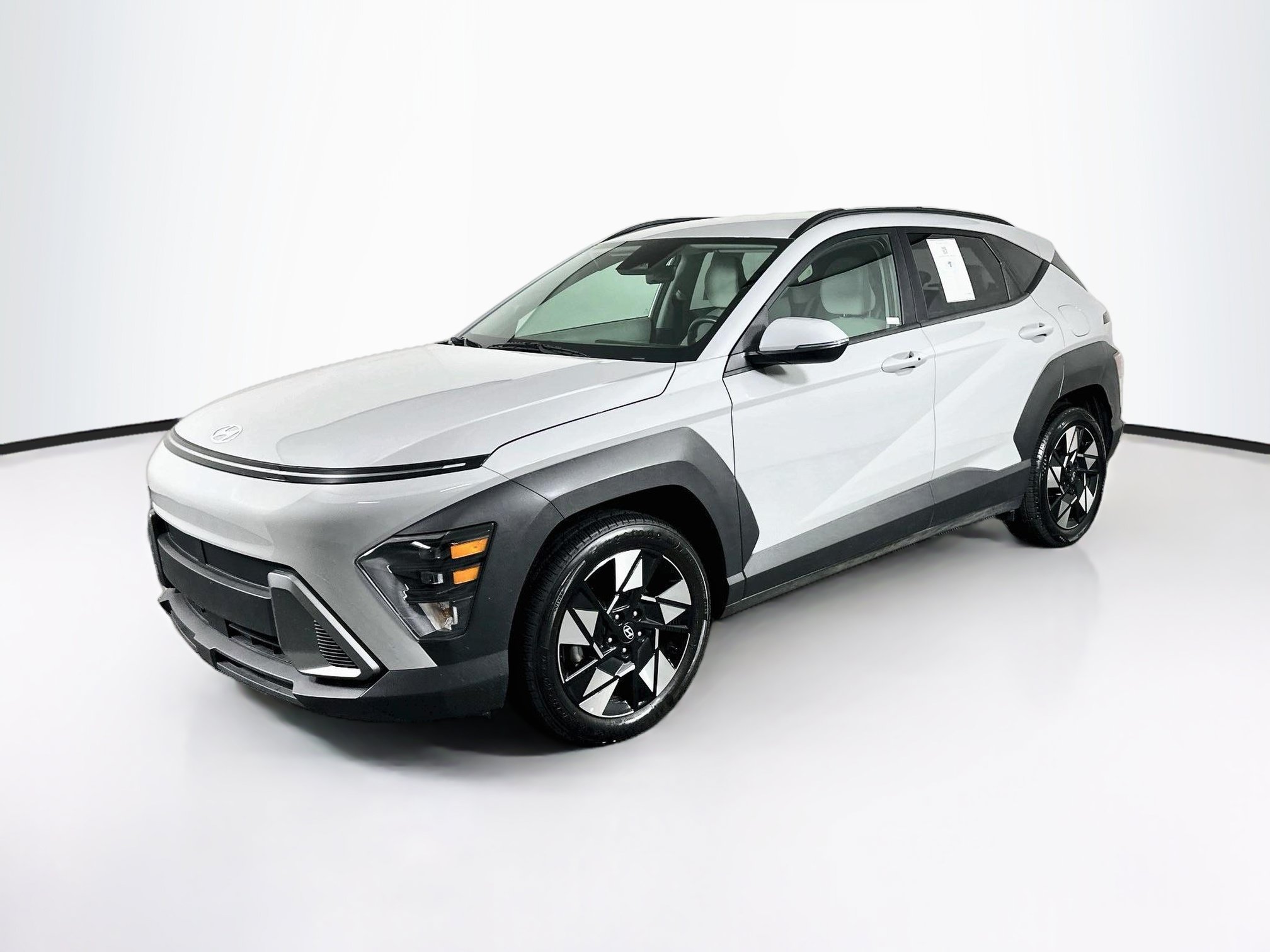 Used 2025 Hyundai Kona SEL FWD image 3