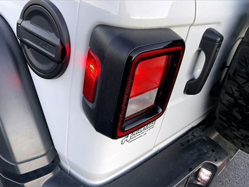 Certified 2023 Jeep Wrangler Unlimited Rubicon w/ Cold Weather Group image 32