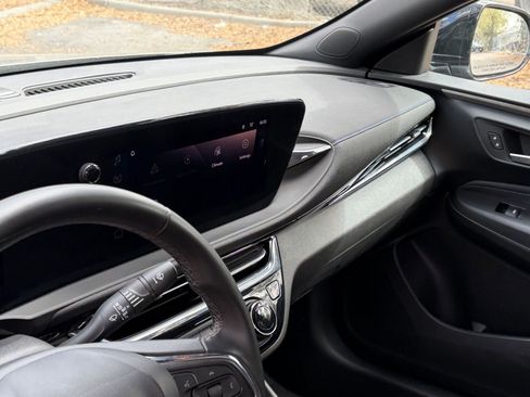 Used 2025 Buick Envista Sport Touring image 41